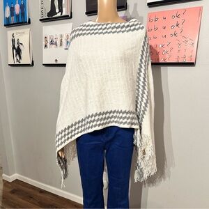 Gray and White Women's Sweater Poncho